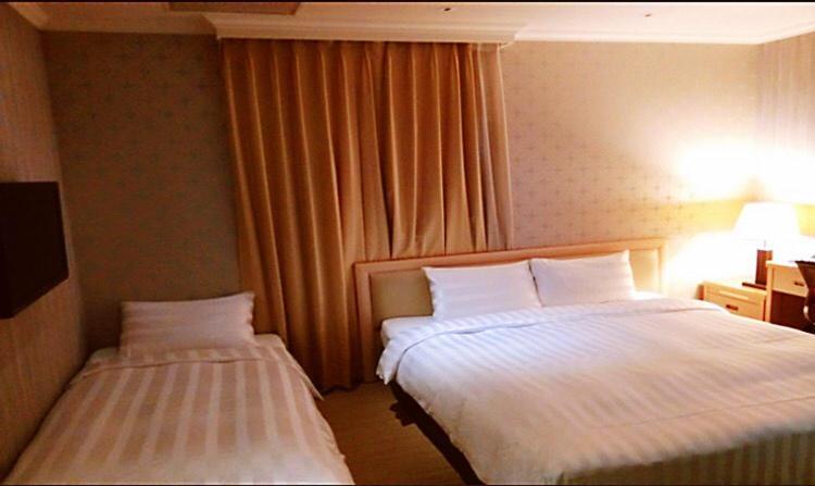 A Casa Hotel Taoyuan Buitenkant foto
